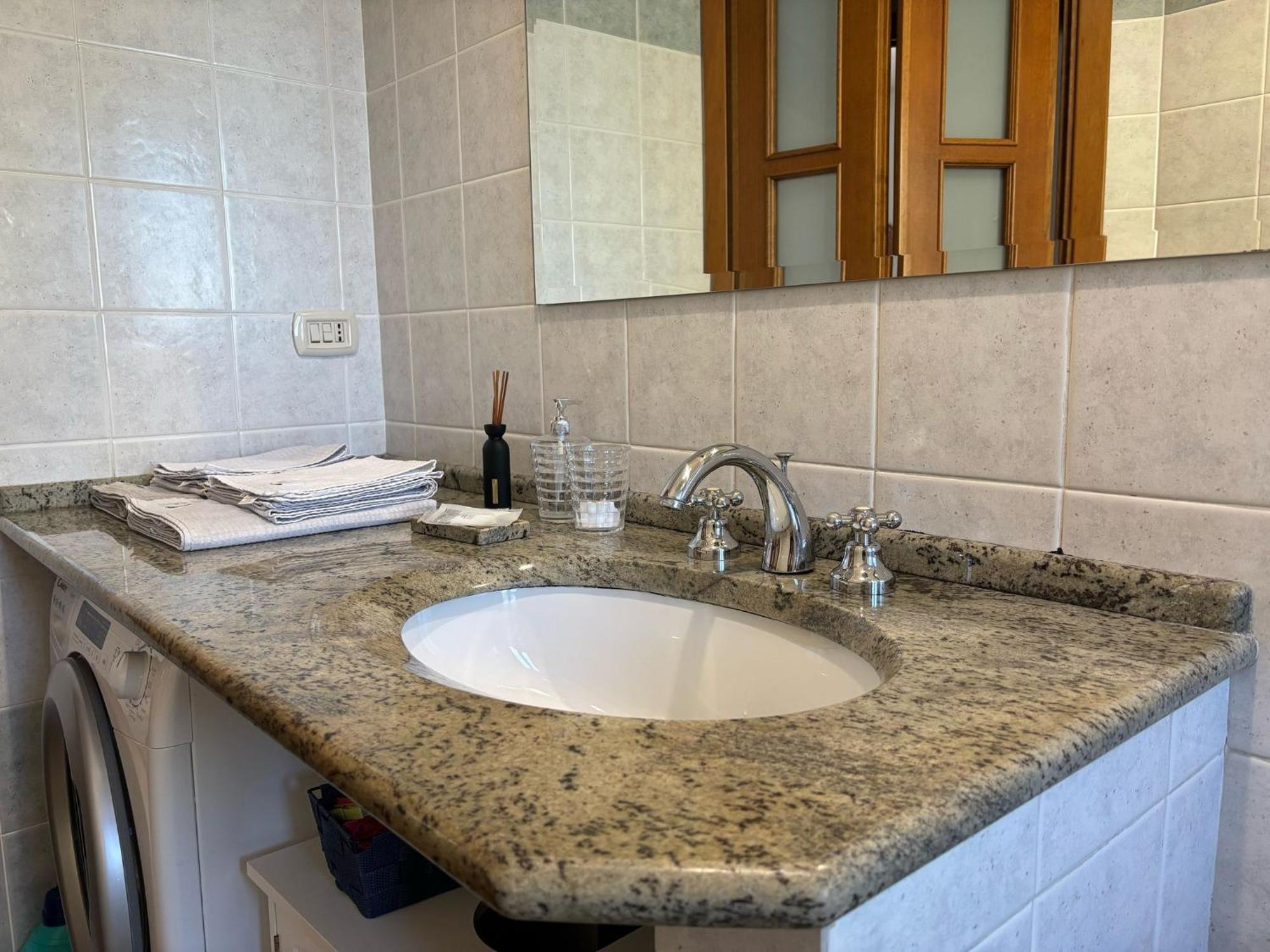 Bright Port View Apartment- Free Parking Cagliari Exterior foto